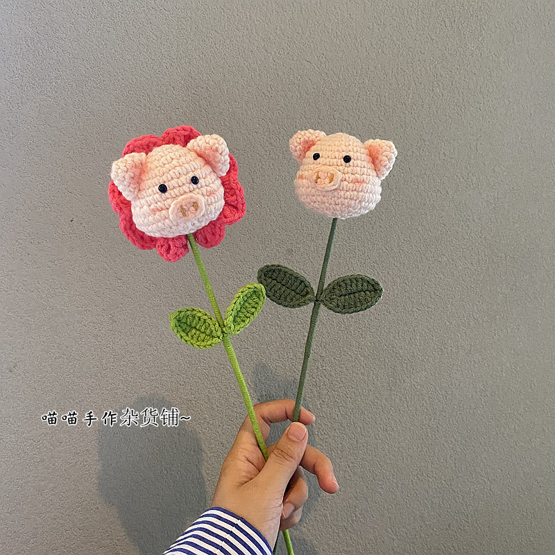 Balloon Pig DIY Knitting Finished Product Handmade Wool Crochet Cute Pig Bouquet Creative Gift for Girlfriend and Best Friend