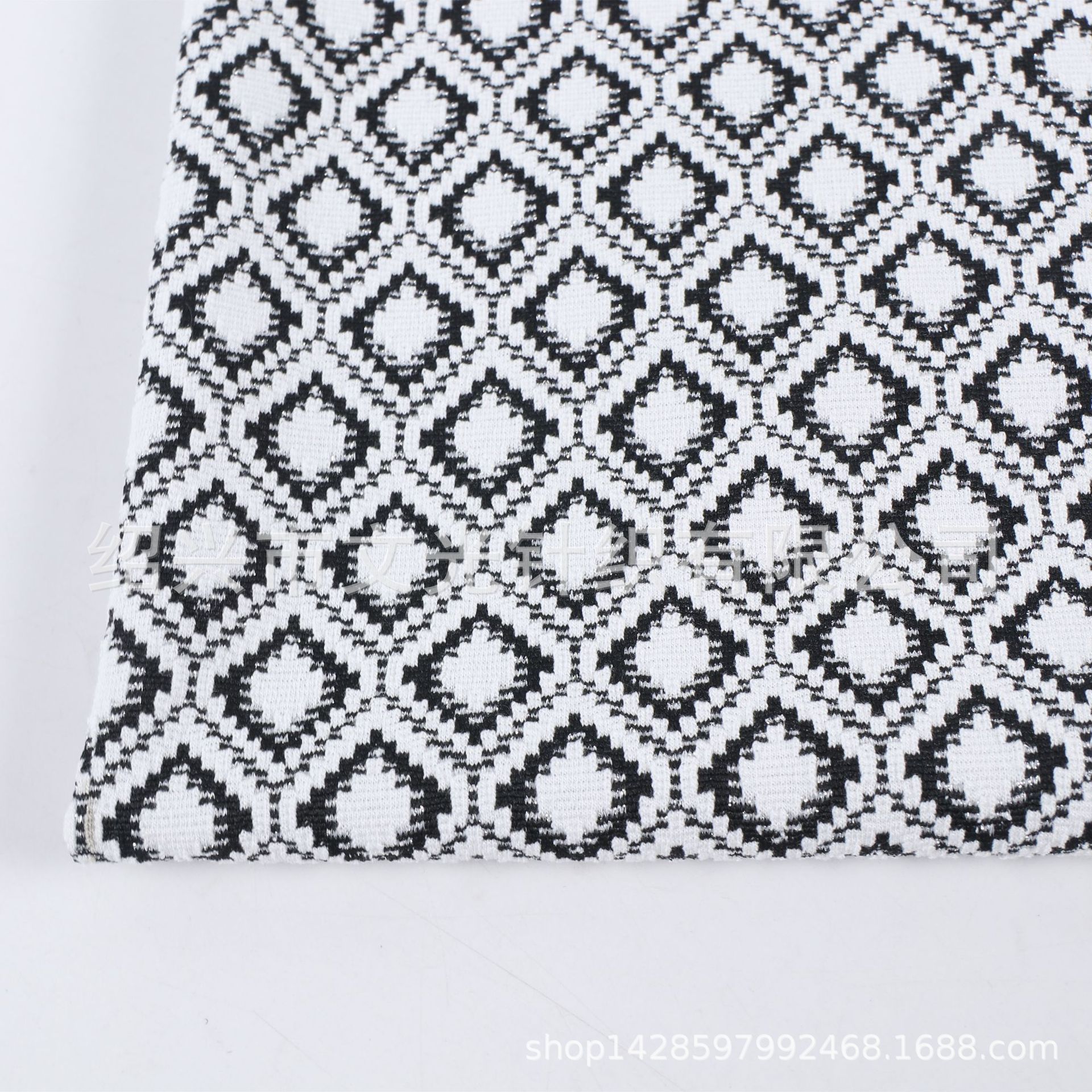 Polyester Viscose Stretch Double-sided Jacquard Cloth Metal Wire Staircase Cloth Black and White Plaid Fabric Geometric Diamond Knitted Jacquard Fabric