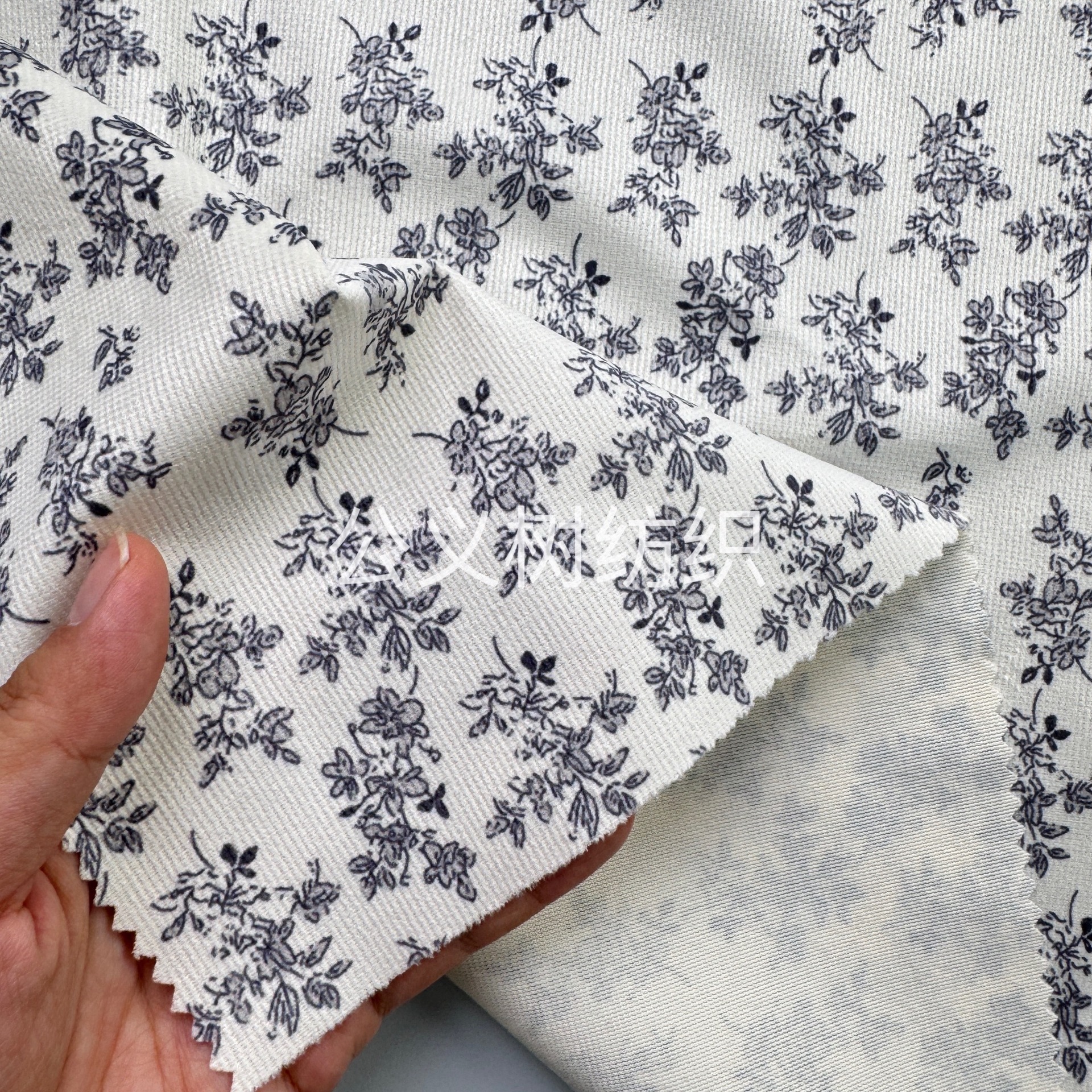 Picture of "Jin Yun Silk" Autumn and Winter Soft Skin-friendly Fabric Lisi Velvet 21 Pit Small Floral Printed Fabric