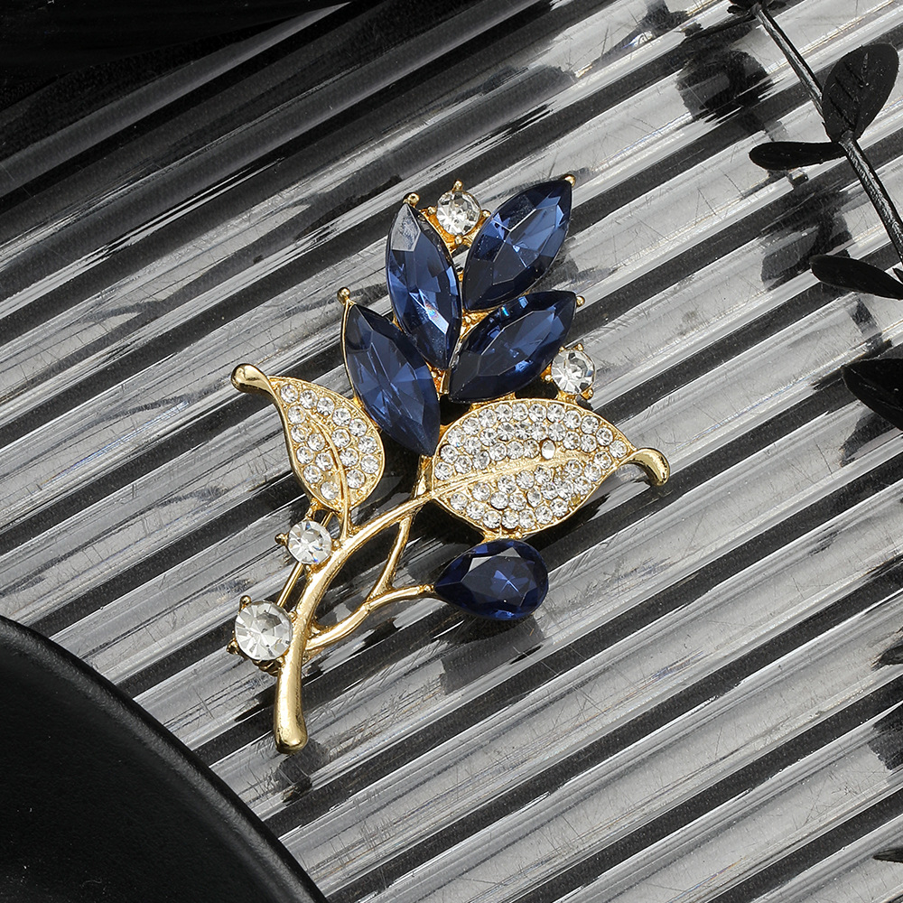 Picture of Cross-border European and American Blue Crystal Leaves Diamond Elegant Brooch Light Luxury Niche Design Suit Cheongsam Corsage Women