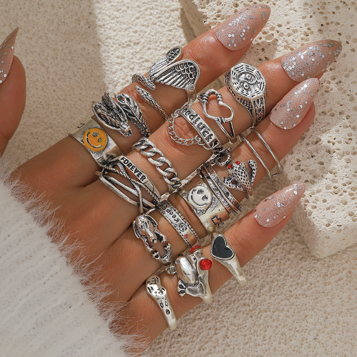 18 pieces of vintage design exaggerated alloy diamond geometric personality ring suit suitable for women's daily wear