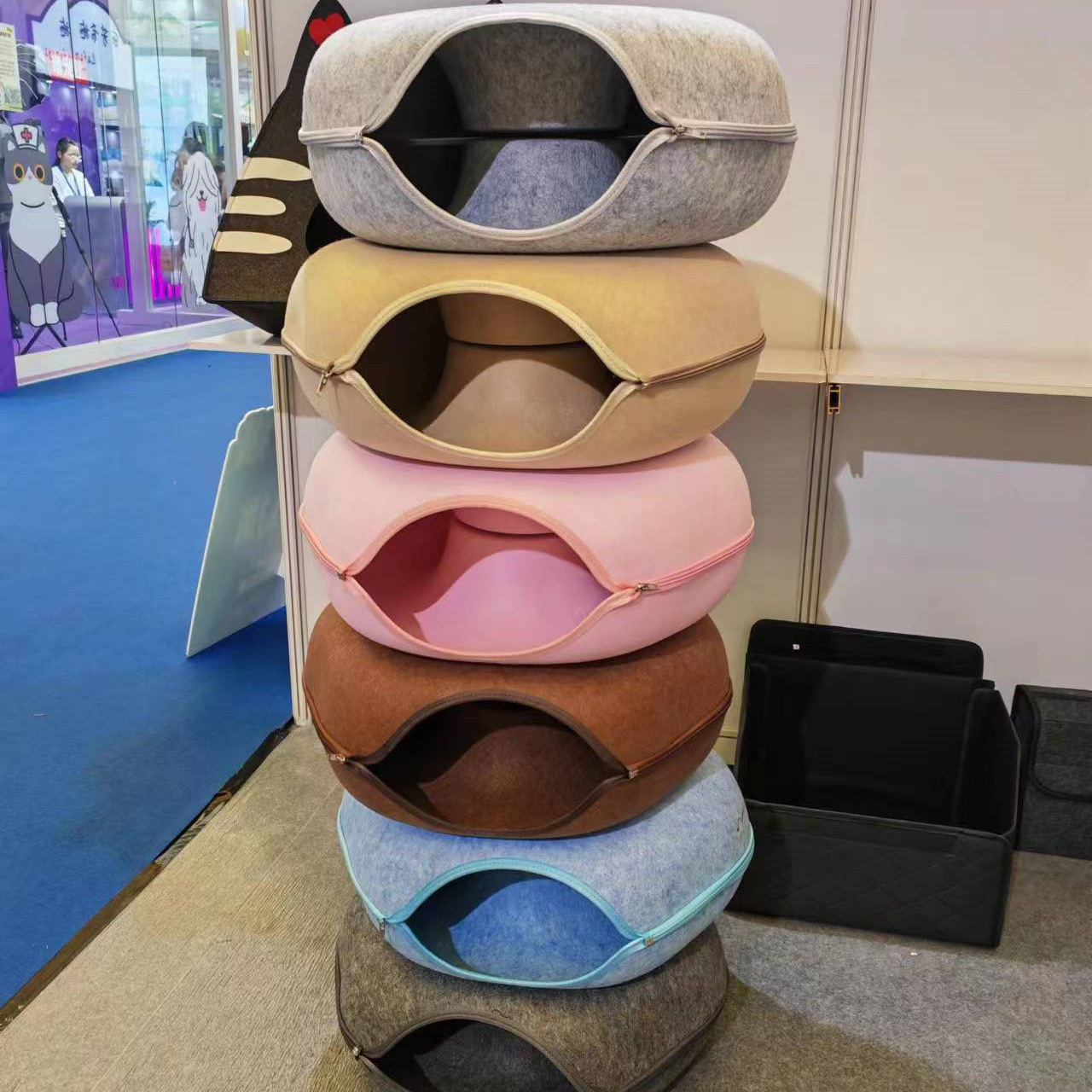 Manufacturer Custom-Made One-Piece Felt Nest Donut Pet Bed Warm Removable and Washable Semi-Enclosed Cat Tunnel Cat Bed