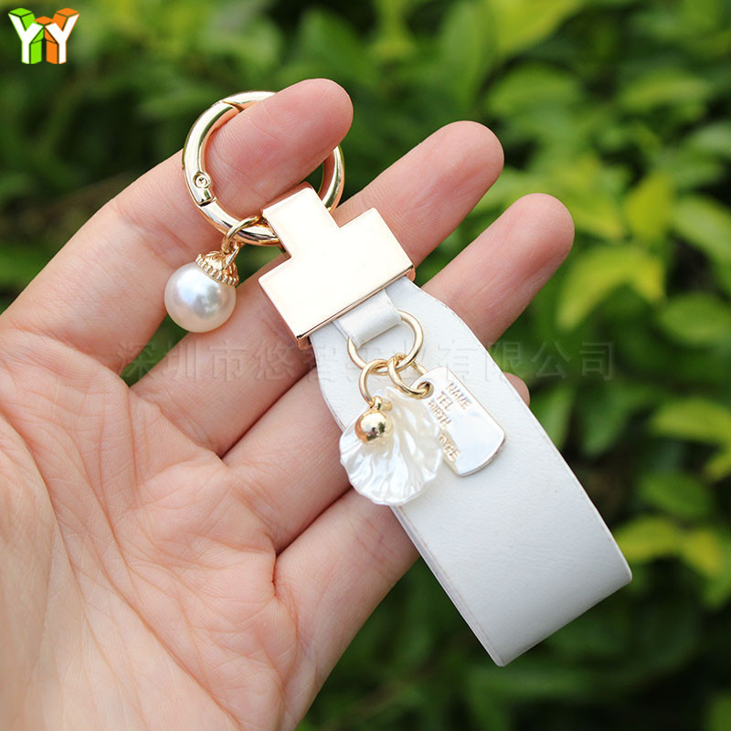 Moonlight French leather car wide leather rope keychain Joker Net Red jewelry pearl shell accessories accessories