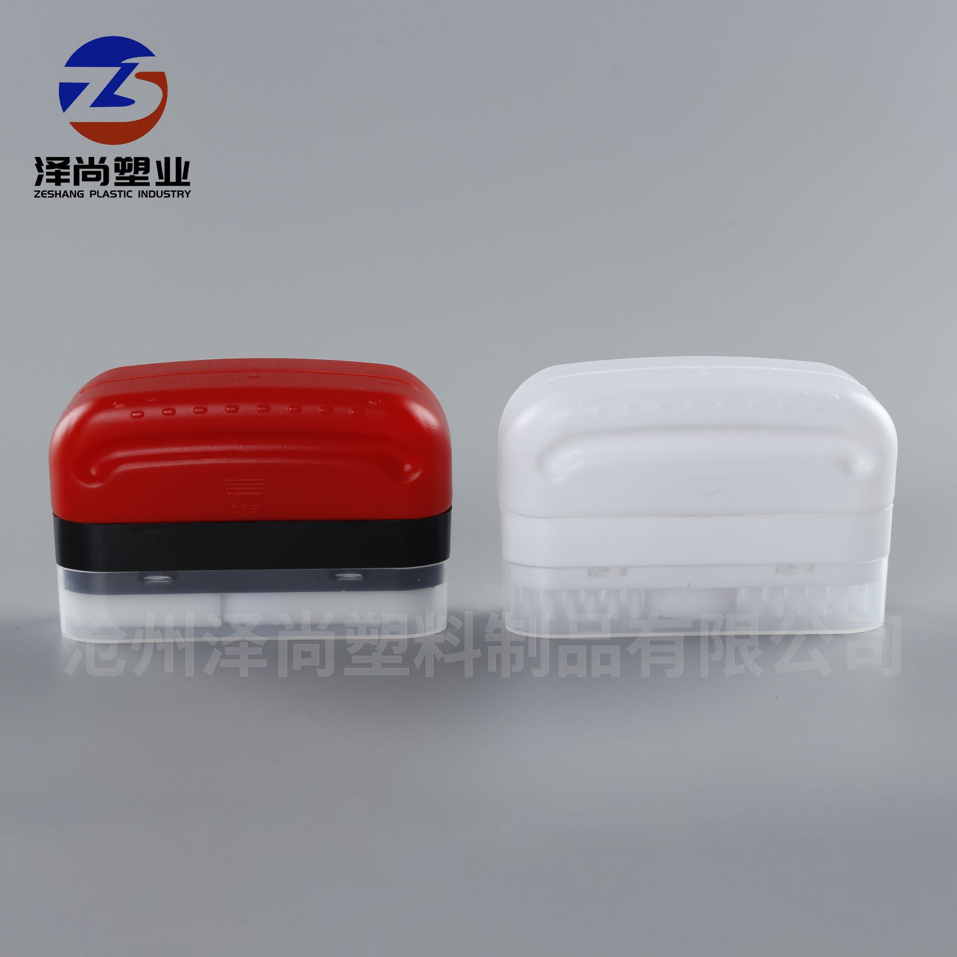 Supply oil film wiping red and white cleaning brush packaging bottle pe car glass oil film cleaning brush bottle manufacturers wholesale