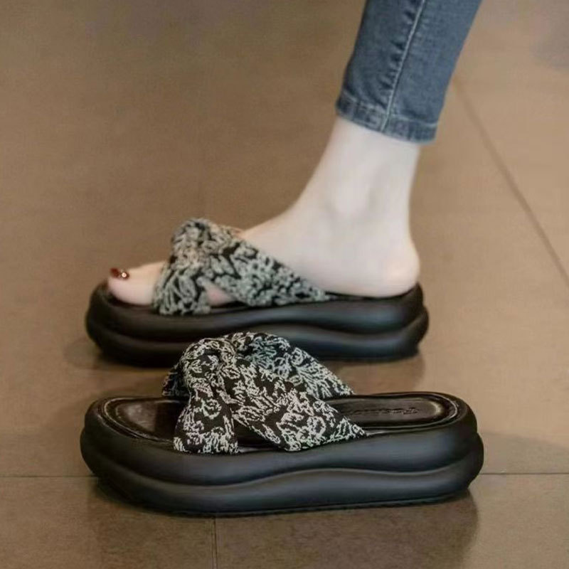 National Style Dress Sandals and Slippers Women's Summer Outer Wear 2024 New Style Chinese Embroidered Platform Thick Bottom Beach Slides