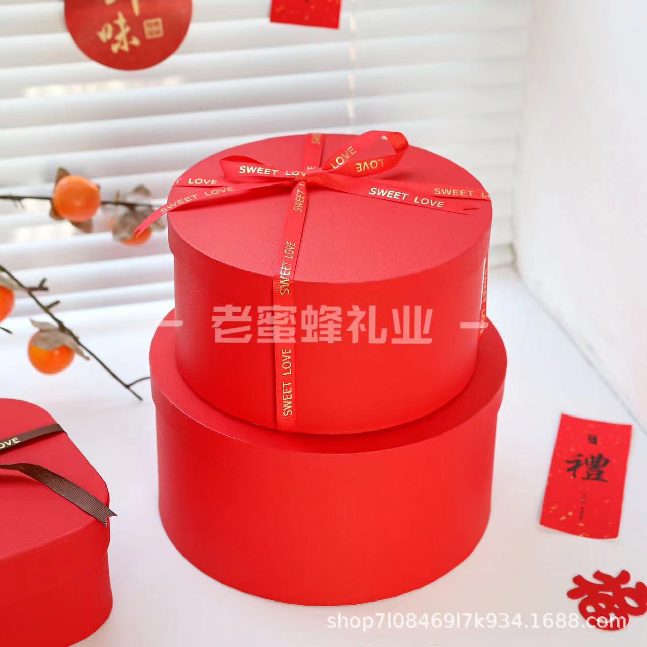 New Year red hand gift box red gift box round hug bucket Red Square round corner box annual meeting gift box
