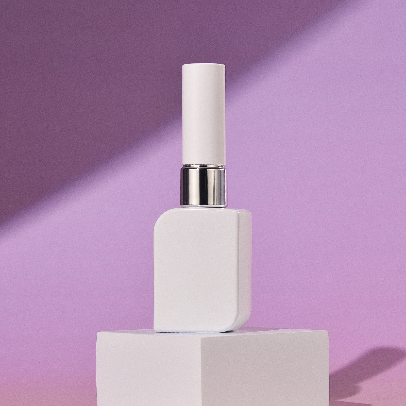 Picture of Factory wholesale in stock new nail polish bottle 10ML 12ML color variety of good-looking nail polish empty bottle
