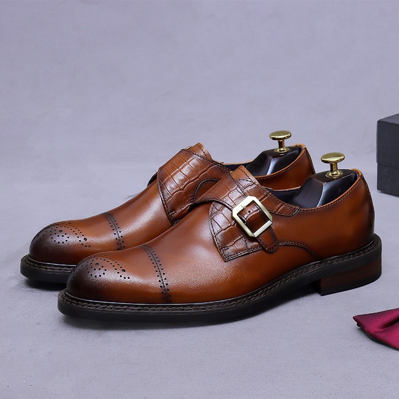 Factory men's new buckle top-grain cowhide men's men's trendy versatile three-joint carved casual shoes