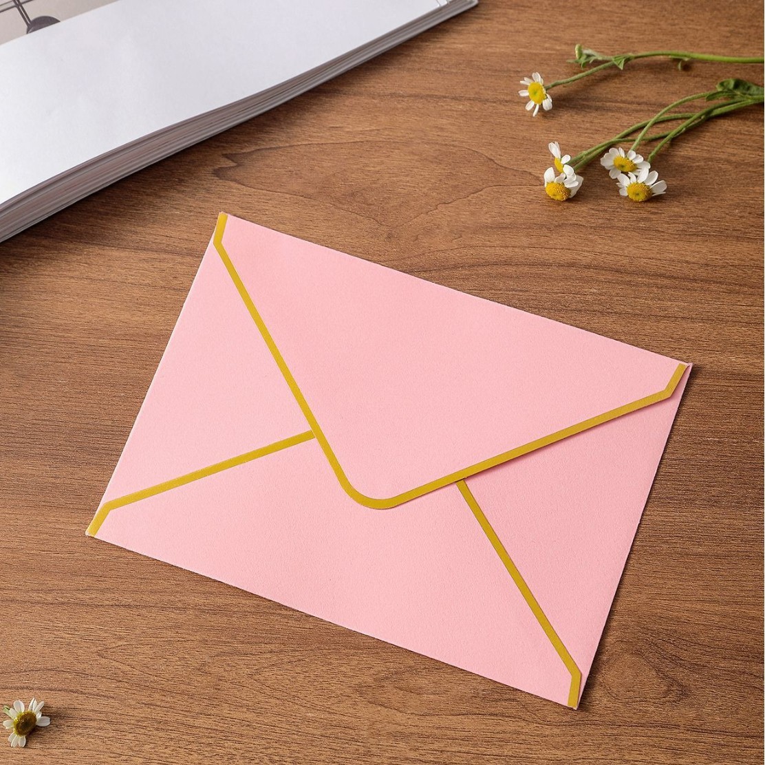 Picture of Western-style triangle bronzing envelope diamond colored gummed paper Pearl paper business invitation can add logo factory wholesale
