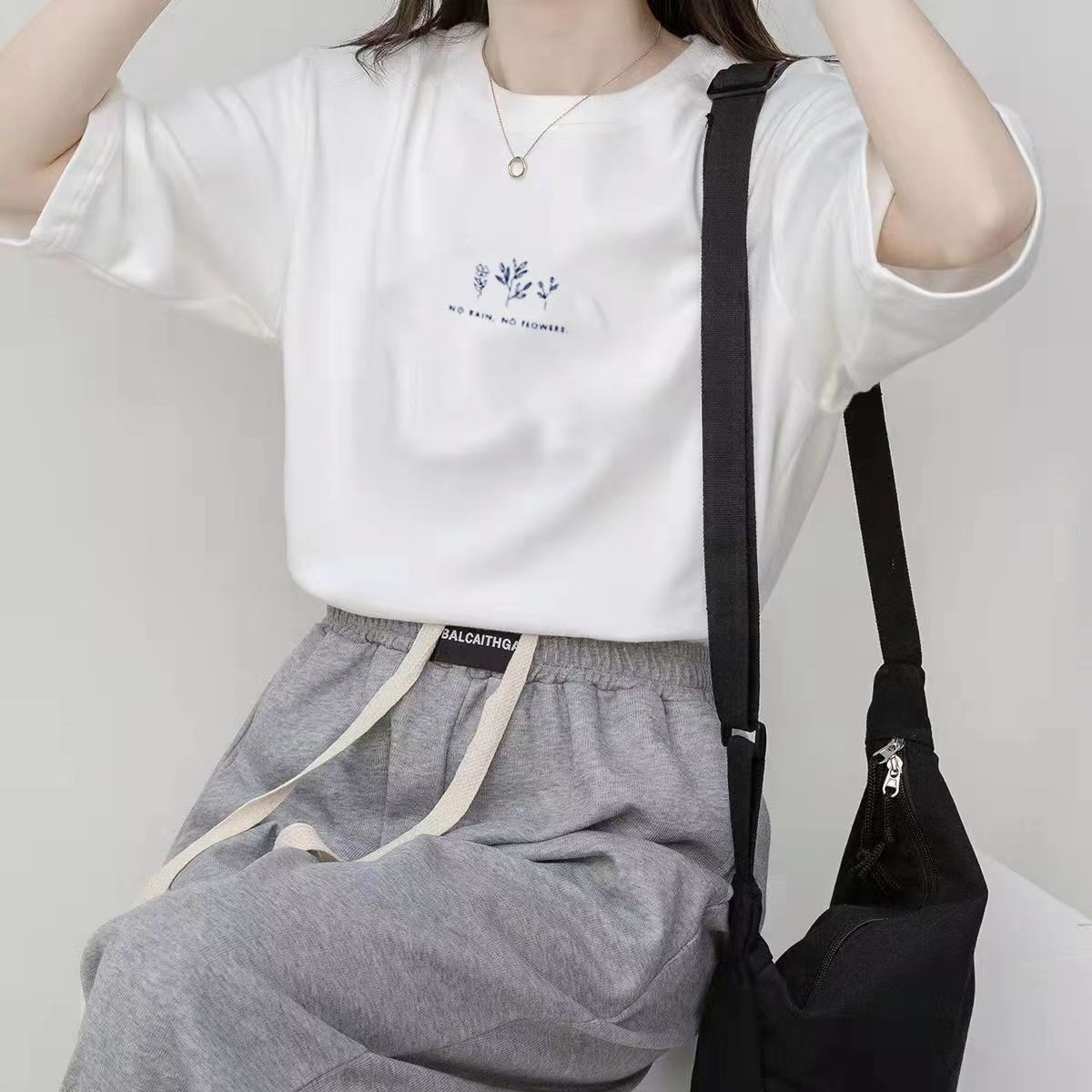 Picture of Short-sleeved Korean-style Round Neck T-shirt Women's Summer Loose Plant-printed Casual Solid Color Hot Student's Half-sleeved Top
