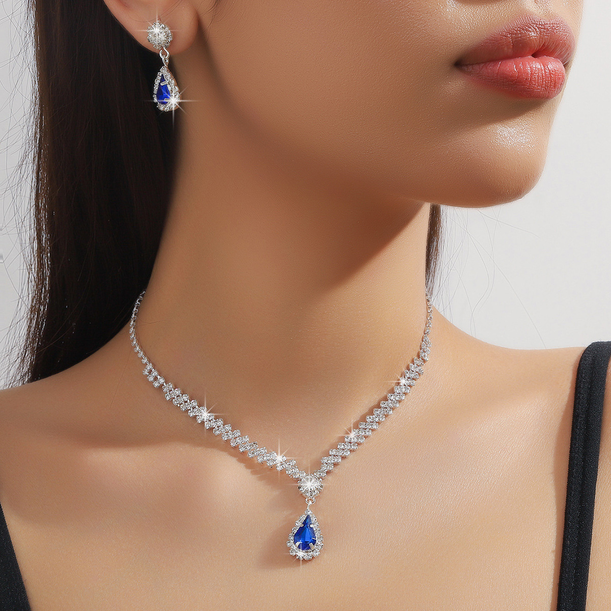 Picture of Wedding Accessories suit Women Earrings Necklace Bracelet Three-piece Bridal Jewelry suit Luxury High-end Accessories