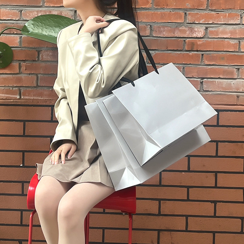 Paper bag custom logo high sense clothing store handbag color white cardboard gift bag shopping packaging bag