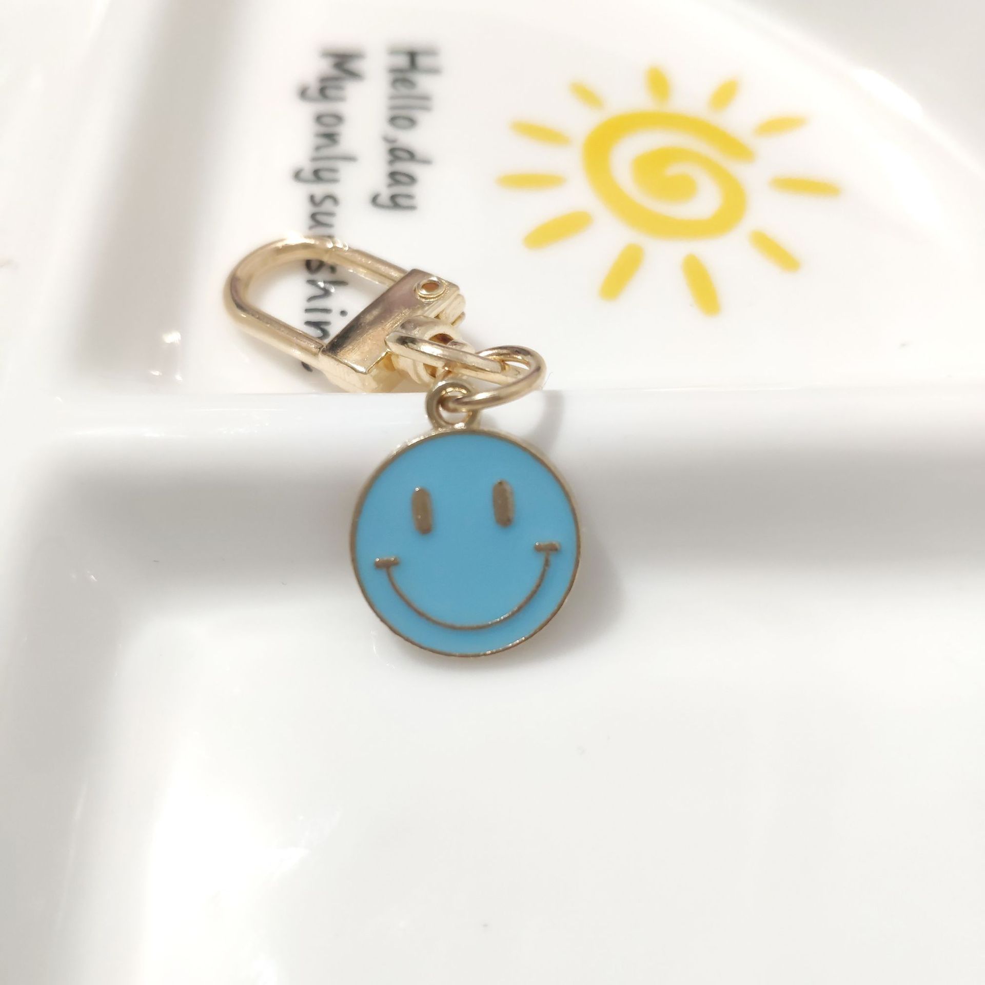 Picture of Cross-border e-commerce alloy color dripping smiley face keychain electroplated gold irregular expression bag pendant accessories