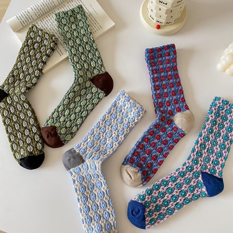 2024 autumn and winter French floral vintage tube socks children's Japanese plain pile socks palace wind women's socks wholesale