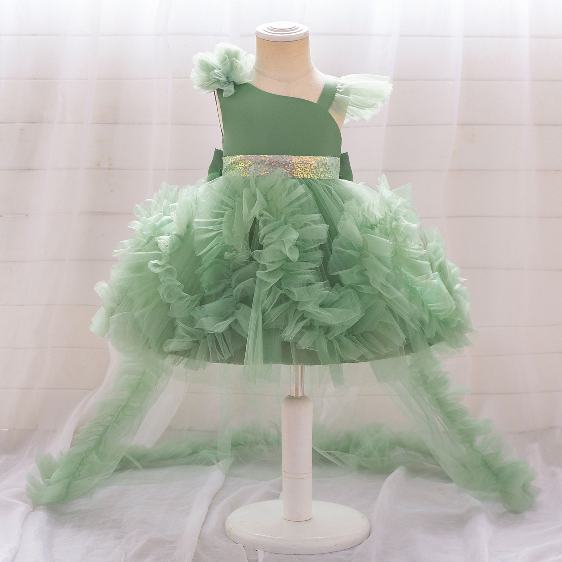 Picture of New One-year-old Dress Short-sleeved Pleated Mesh Lace Trailing Princess Dress Ponked Yarn Flower Children's Wedding Dress