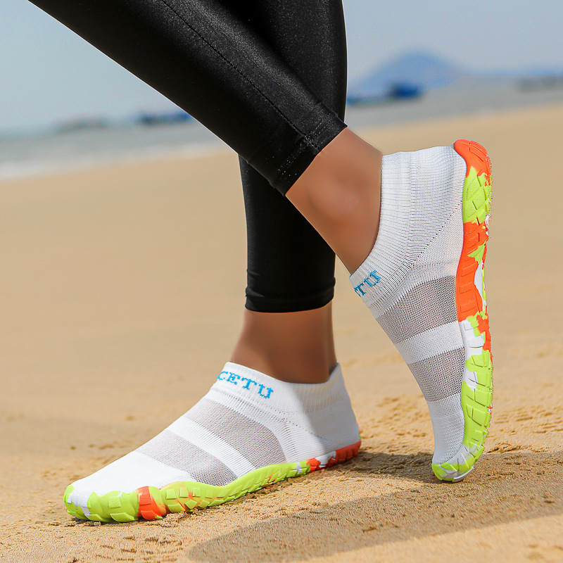Women's Five-Finger Water Shoes, Breathable and Quick-Drying Water Socks, Beach Wading Shoes, Rafting and River Tracing Shoes, Non-Slip Women's Yoga Shoes
