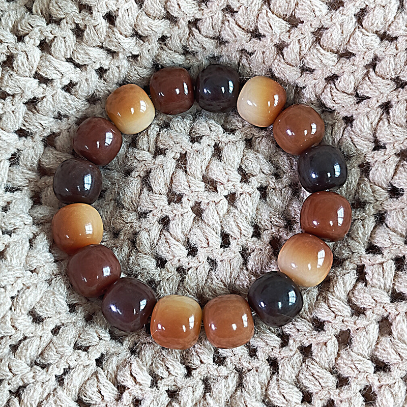 Picture of Factory wholesale sugar fried chestnut bodhi root hand string around the finger soft student version of the text play beads natural bodhi seed hand string