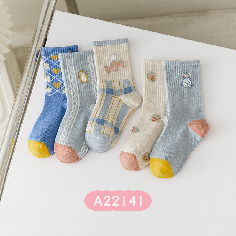 Picture of New children's socks autumn and winter boys basketball sports tube baby socks 1-15 years old children's cotton socks wholesale