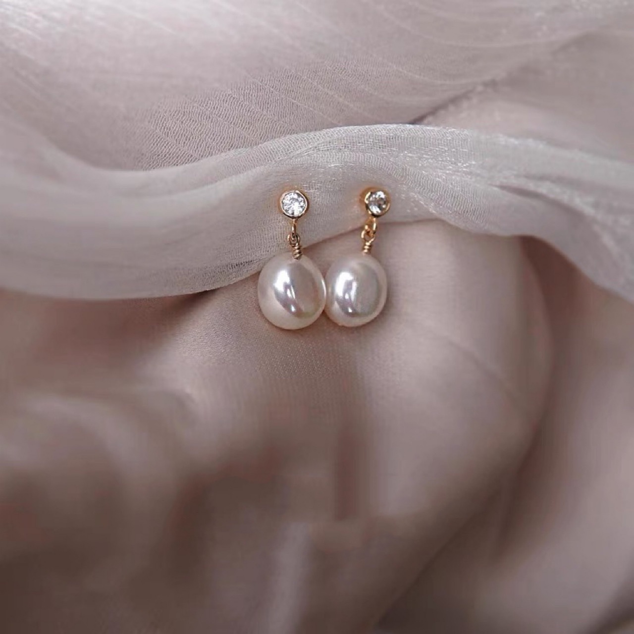 Simple and beautiful style natural freshwater pearl a special-shaped small Baroque earrings 14K gold-plated zircon earrings all-match