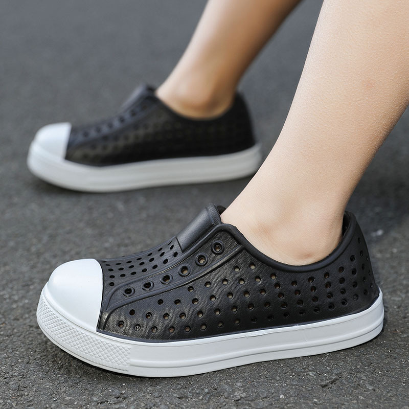 Factory in stock children's shoes boys and girls breathable lightweight wading shoes beach shoes cover feet white hole shoes wholesale
