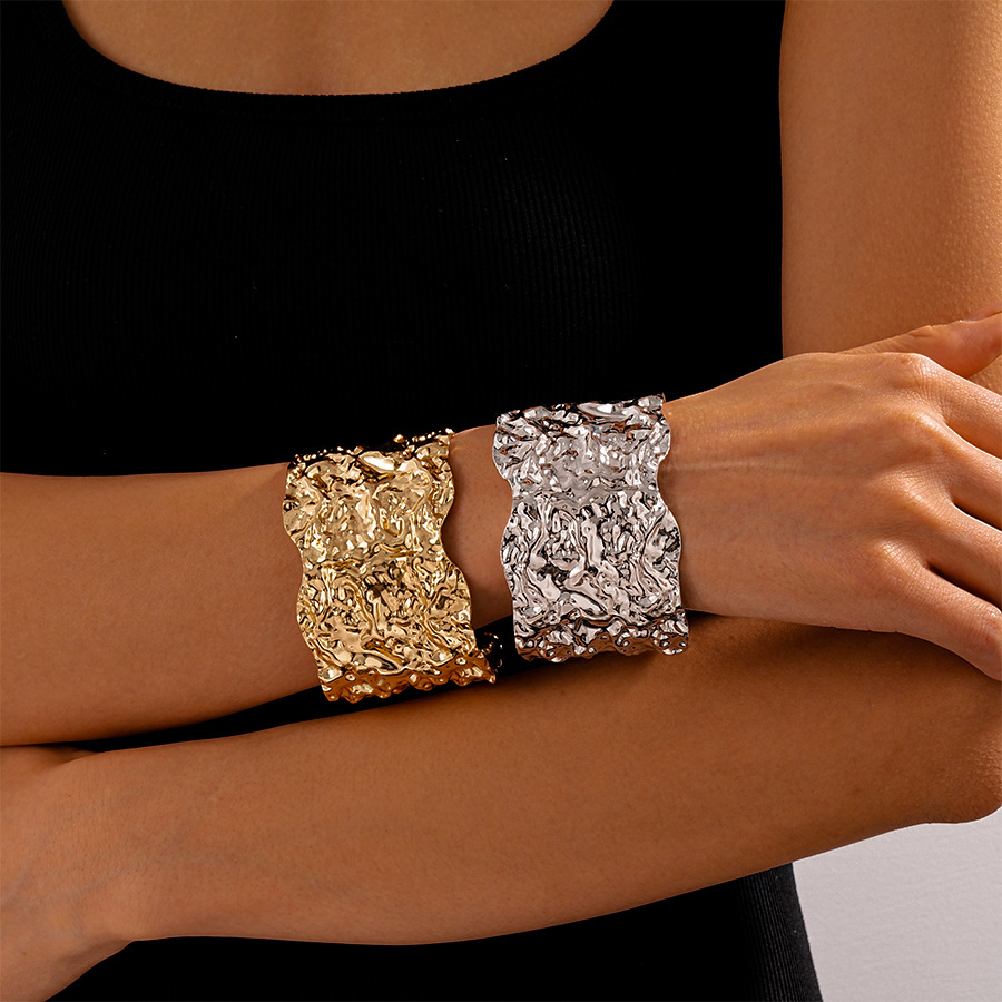 European and American Metallic Pleated Irregular Geometric Round Opening Bracelet Distinctive Niche High-end Temperament Bracelet for Women