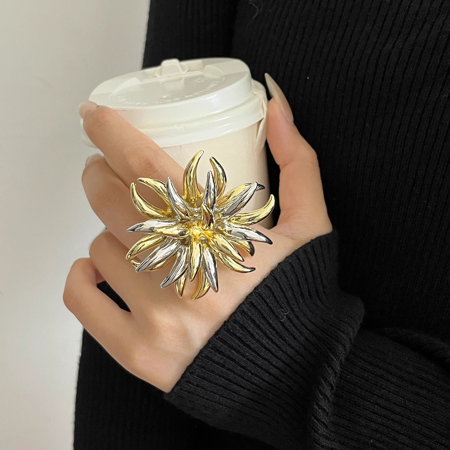 Cross-Border Niche Design Minimalist Fireworks Shape Open Ring Women's Light Luxury High-End Personalized Exaggerated Ring Wholesale