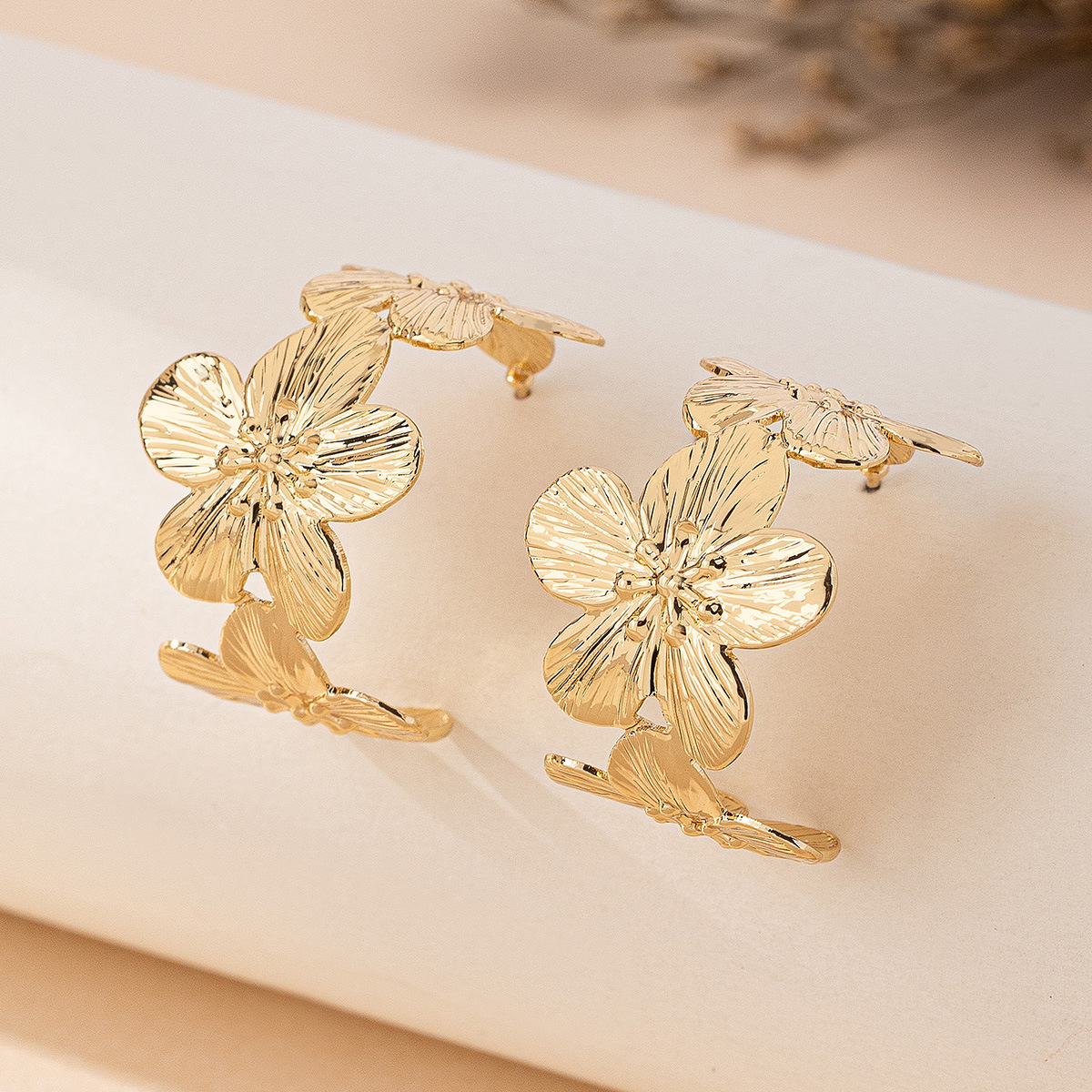 Picture of Internet Celebrity New Ins Cold Style Flower Earrings Ring Bracelet suit Women's Niche Design Sense Opening Hand Jewelry