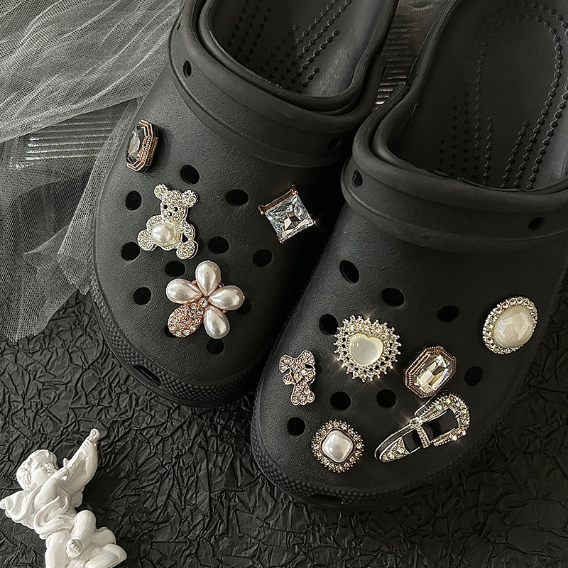 Wholesale hole shoes accessories high sense pearl small fragrance style shoe buckle shoe flower detachable decorative button 2024 new