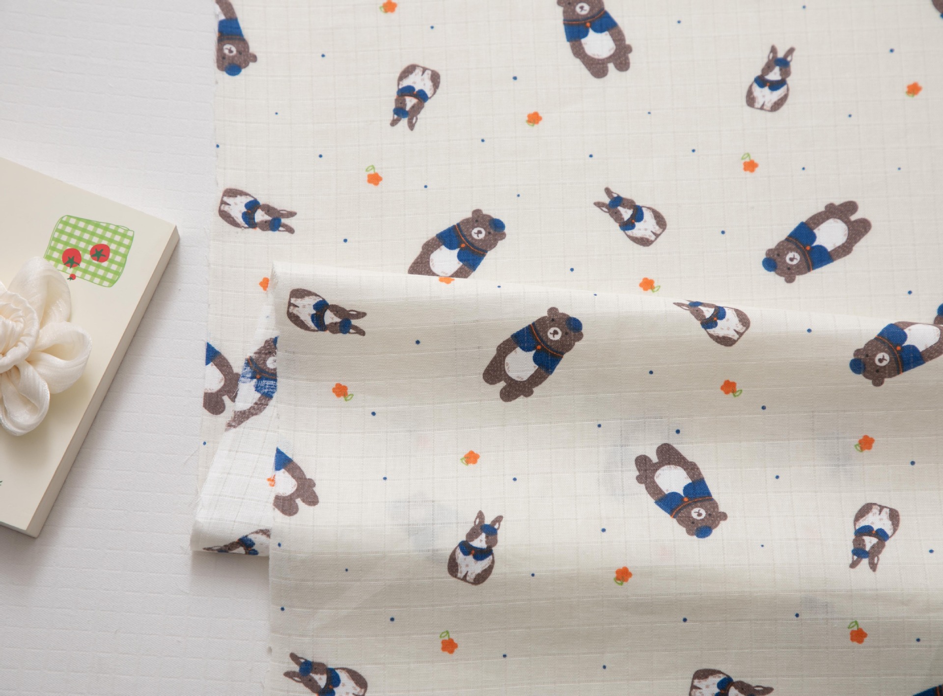 Picture of Factory Wholesale Infant and Child Type a Pre-Shrunk 110*90 Non-Fluorescent Plain Weave 40 Count Combed Muslin Double Layer Cotton Gauze