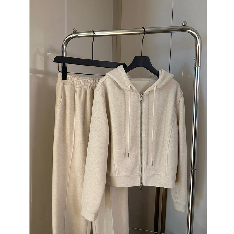 Early autumn wear suit 2024 new fashion suit outside hooded knitted sweater lively and playful two-piece suit
