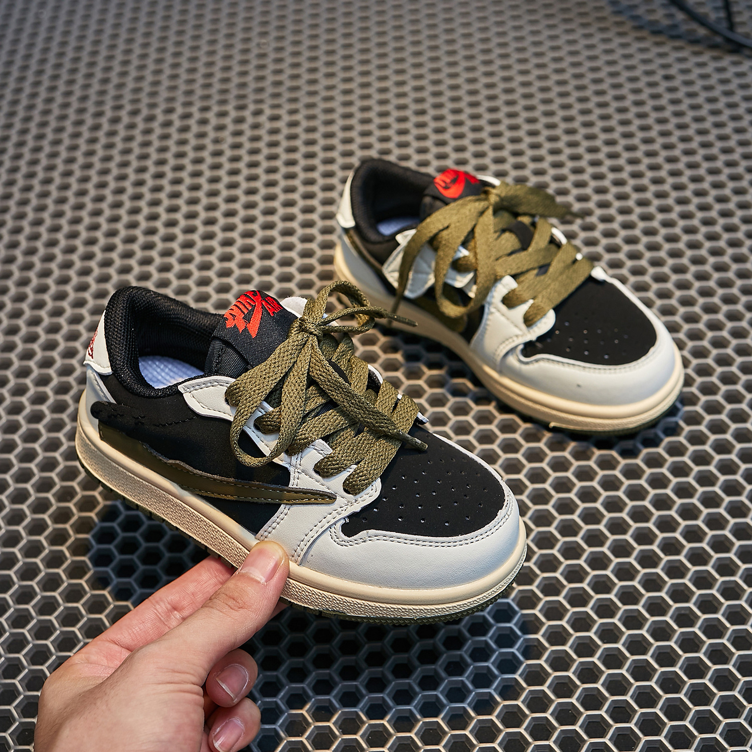 Picture of 2025 Spring and Autumn New Children's Board Shoes Boys Casual sneaker Girls Middle and Big Children's All-match Four Seasons Running Shoes