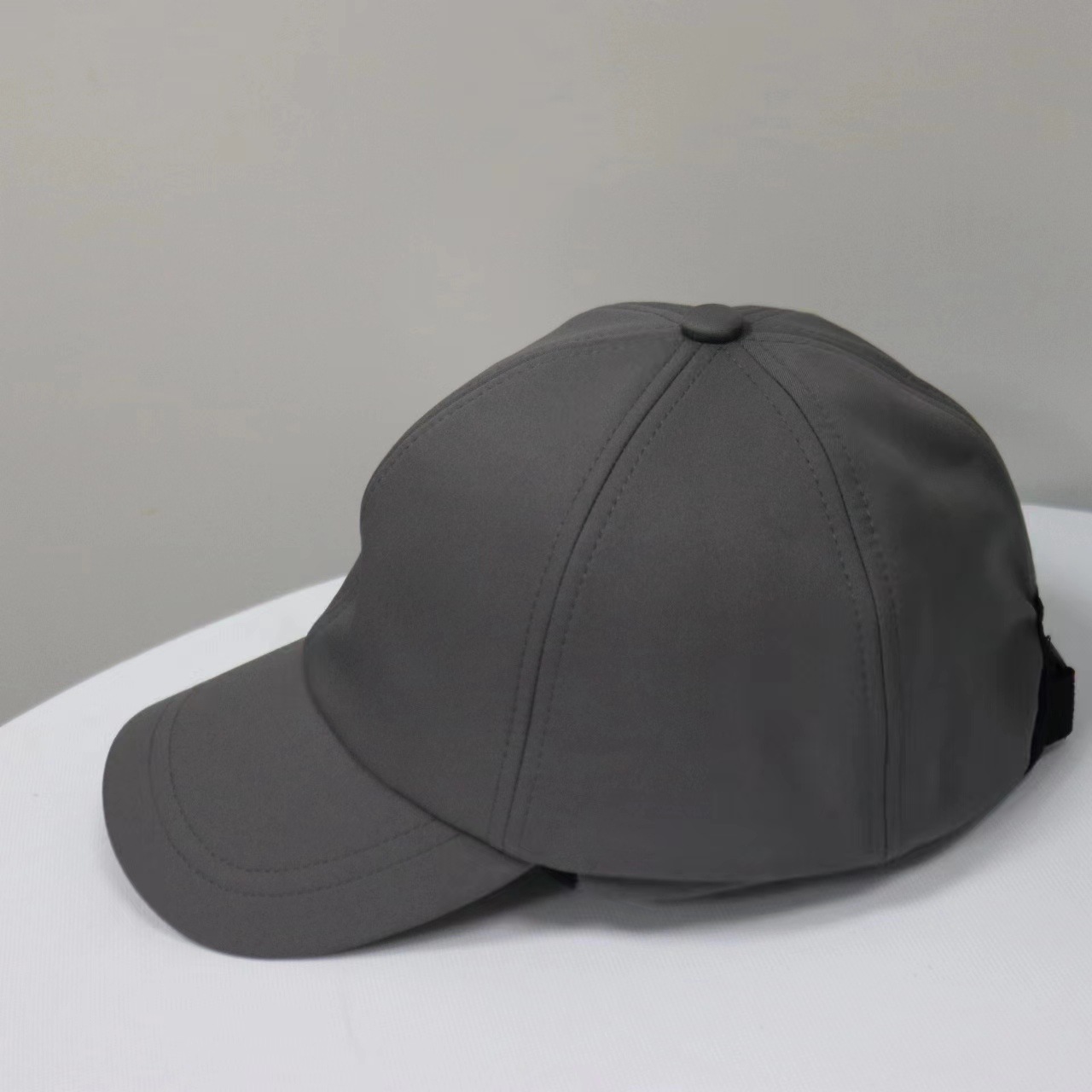 Picture of Winter Baseball Cap with Ear Flaps, Wool Lining, Waterproof Hat for Outdoor Activities, Adjustable Hat for Men and Women, Casual with Ear Flaps