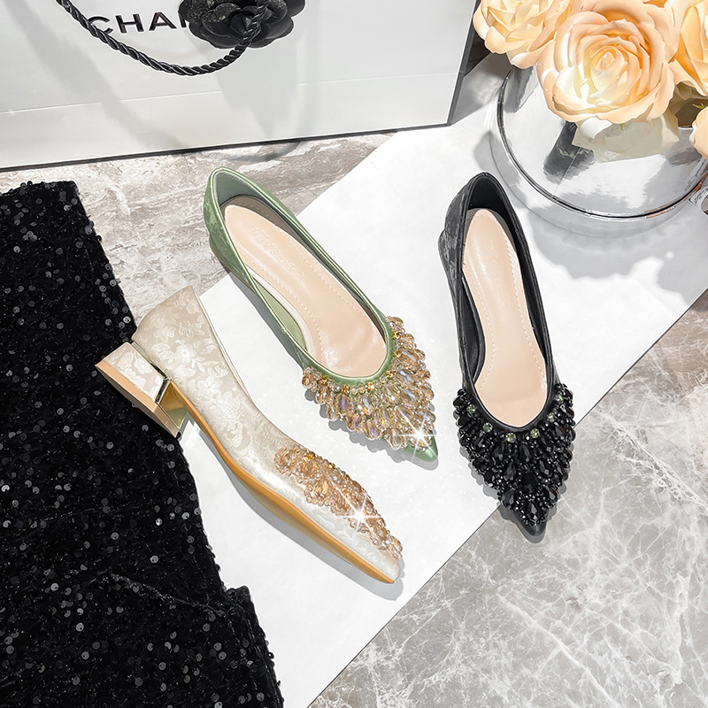 New Chinese Style National Style Pointed Thick Heeled Shoes Women's 2025 Spring New Shallow Mouth Beaded Rhinestone Middle Heeled Wedding Shoes for Foreign Trade