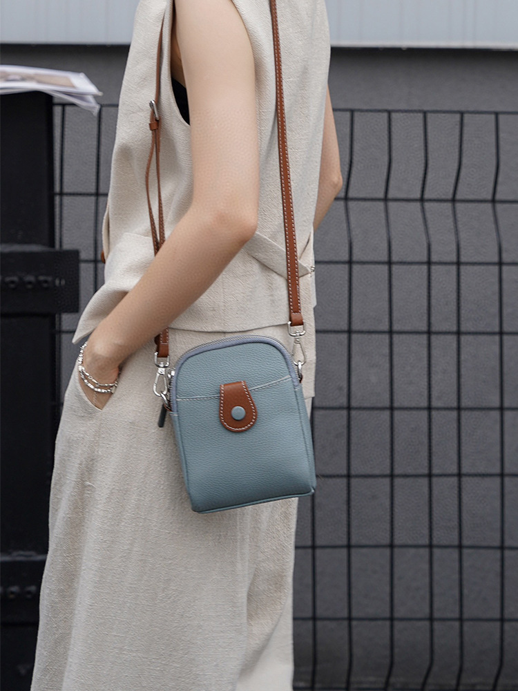 Picture of Popular Genuine Leather Mobile Phone Bag Women's 2024 New Soft Leather Crossbody Bag All-match Single-shoulder Women's Bag Mini Cowhide Small Bag