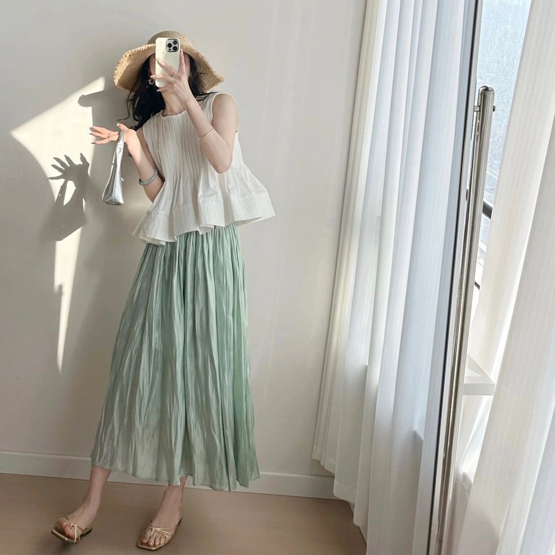Korean style design round neck pleated A- line large swing sleeveless shirt + glossy streamer pleated skirt two-piece set