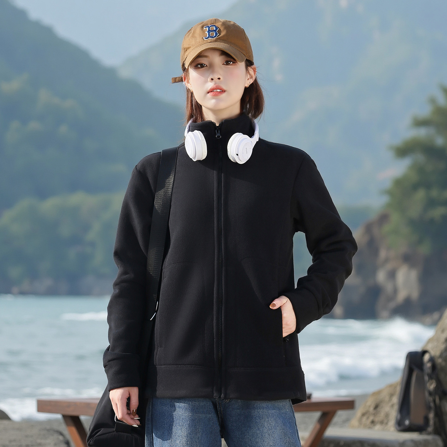 Picture of Casual and warm reversible fleece cardigan, unisex, autumn/winter outdoor windproof softshell jacket, layered with fleece jacket