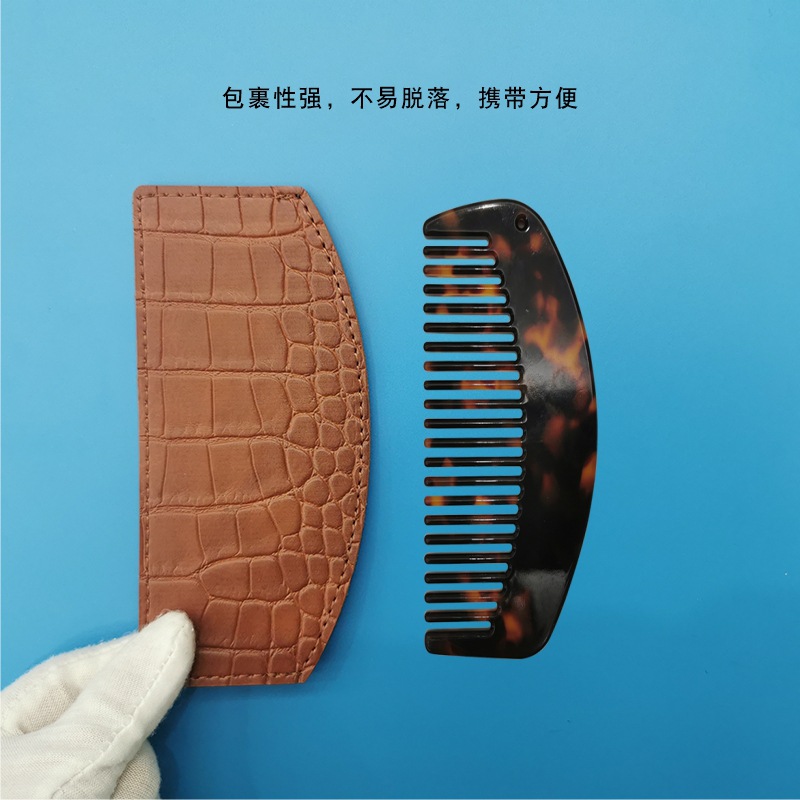 Picture of Cross-border exclusive for manufacturers to in stock crocodile pattern PU comb set golden sandalwood comb storage set massage comb protective set