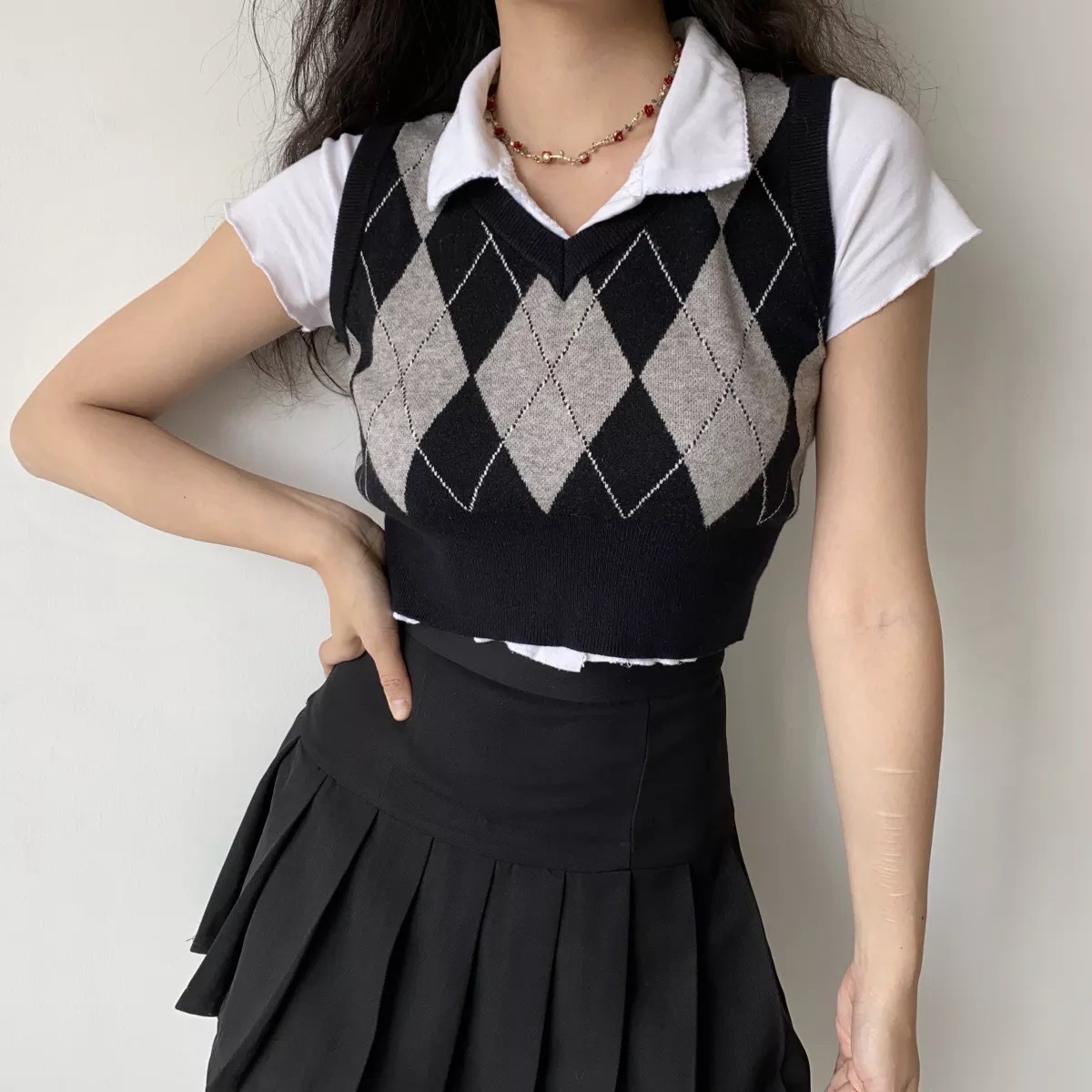 2024 Spring and Autumn New American Retro Contrast Color Diamond Knitted Vest Vest Women's College Style V Neck Sleeveless Top