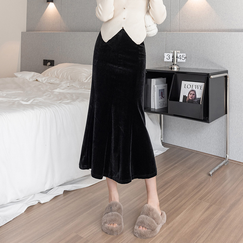 Real shot 2023 new high-grade velvet skin-friendly single-layer thin half hip fishtail long skirt elastic waist mid-length skirt