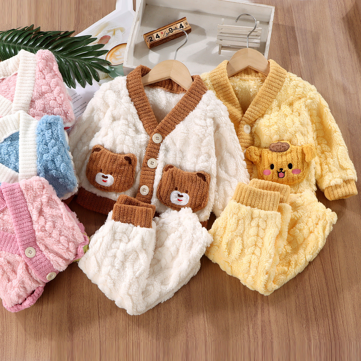 New Kidsren's Flannel Pajamas Set for Boys and Girls Fleece-Lined Pajamas Autumn and Winter Warm Home Clothes Thickeneded Coral Velvet