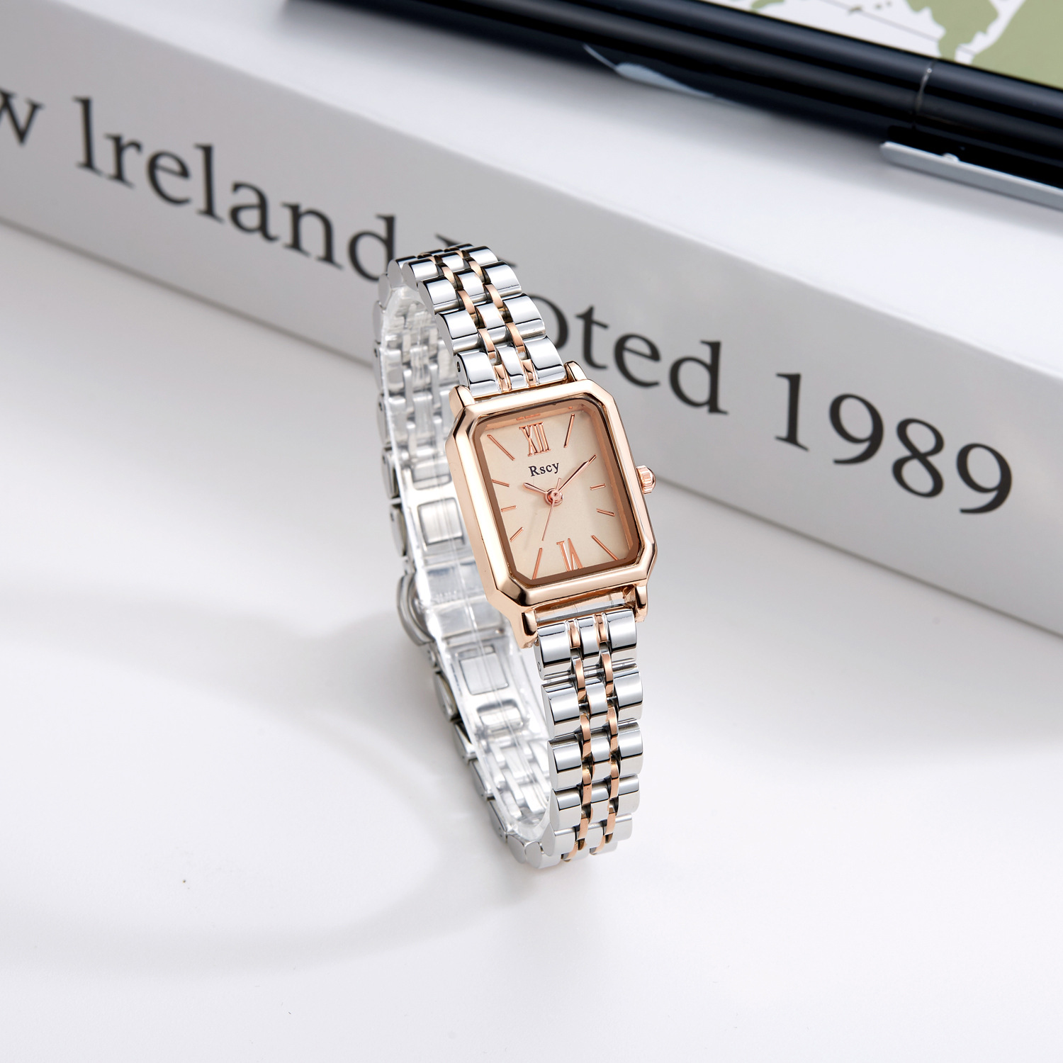 Picture of Retro Watch Women's Niche High-end Sense Ins Style Light Luxury College Student Elegant Belt Women's Roman Watch Wholesale