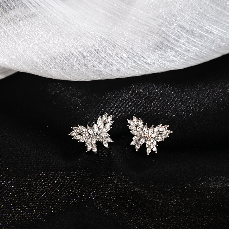 Korean version of butterfly wings full diamond ear clip cold temperament flash diamond ear clip sweet cool niche design earrings wholesale