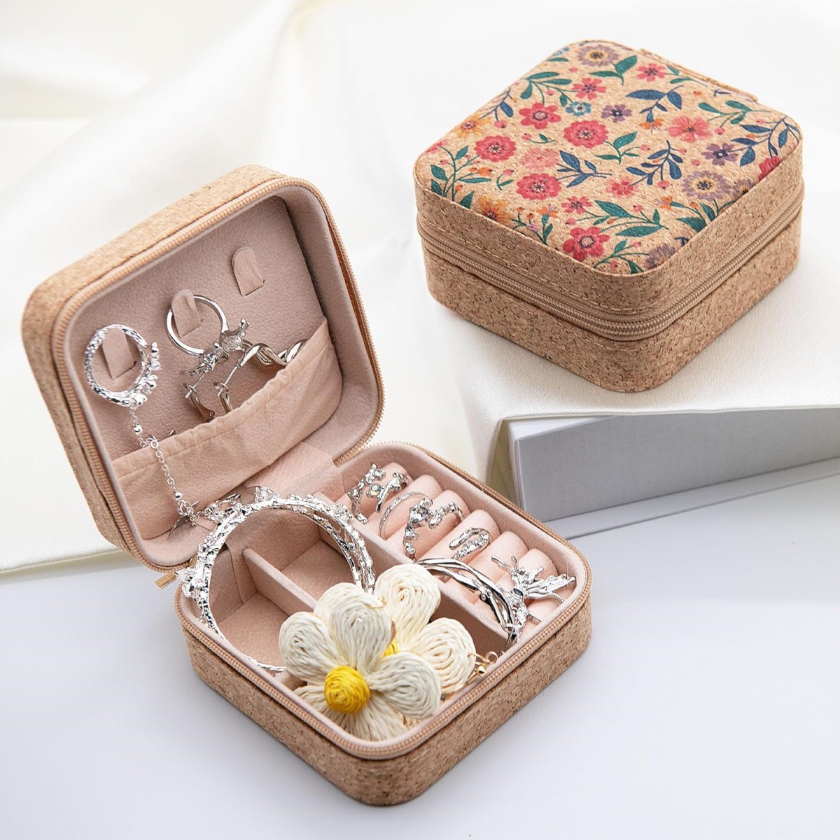 Casual Ins Cross-Border Wholesale Exotic Style Portable Jewelry Box Mini Travel Compact Dust-Proof Jewelry Storage Box