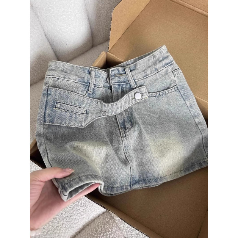 The new hot girl denim skirt in the summer of 2025 has a niche design A-line hip-hugging culotte pants that hide the flesh and show thin pants