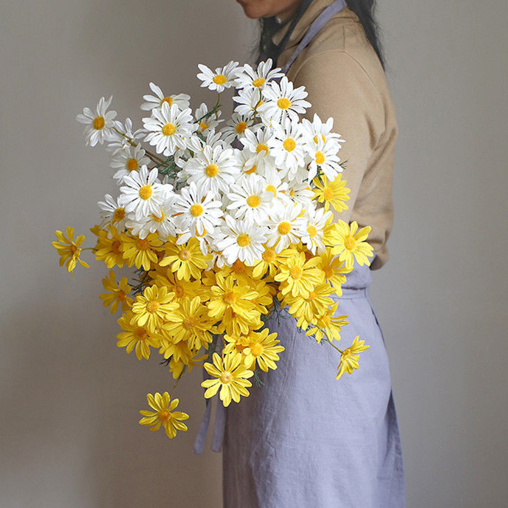 Picture of 5 heads Dutch Daisy small Daisy Persian artificial flower silk flower small wild chrysanthemum false flower Daisy decoration wedding wholesale