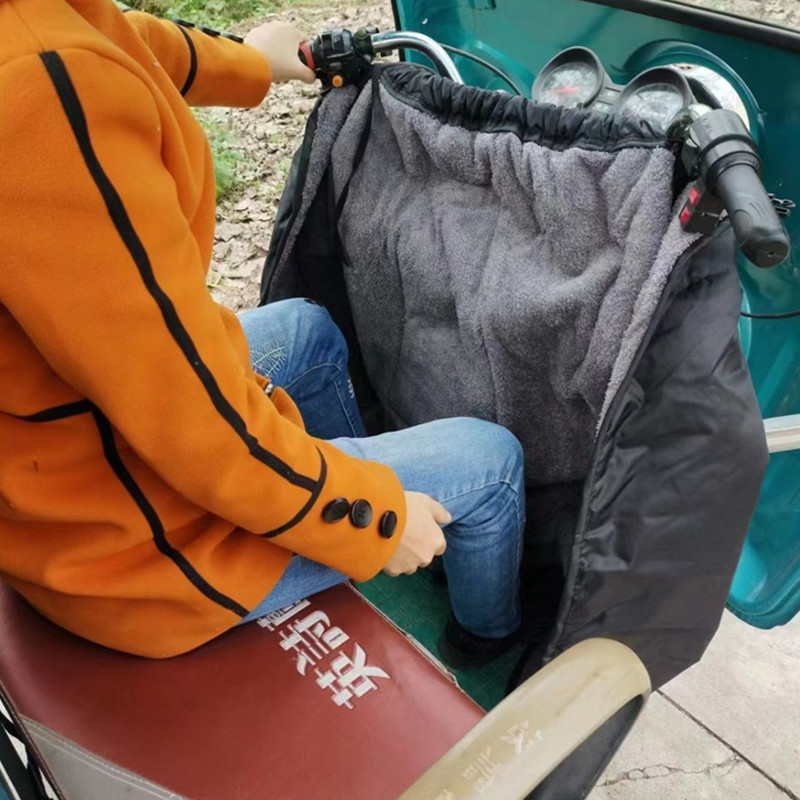 Multifunctional tricycle electric motorcycle windshield quilts fleece-lined winter can be worn and hung windproof waterproof warm knee pads