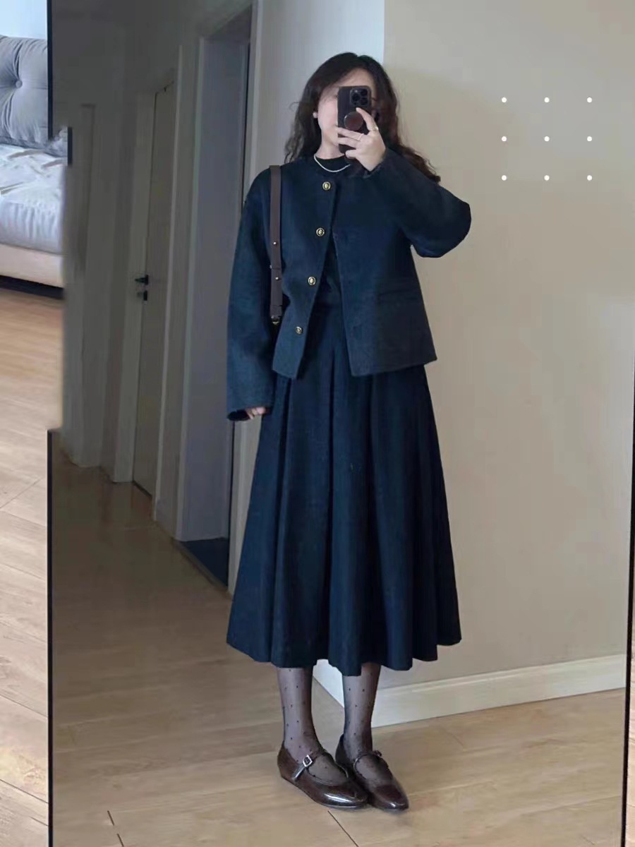 Picture of Retro gray short Chanel style woolen coat for women autumn and winter loose slimming Hepburn style gentle temperament outerwear