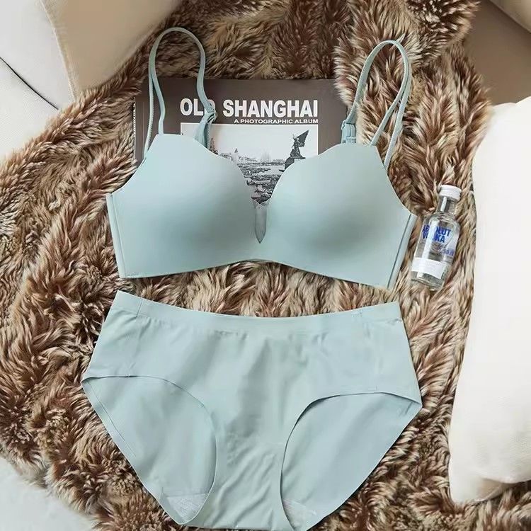 Picture of Underwire Leopard Print Bra and Panty Set for Women, Small Bra, Seamless, Thickened, Push-Up, Enhancing, Anti-Sagging Bra