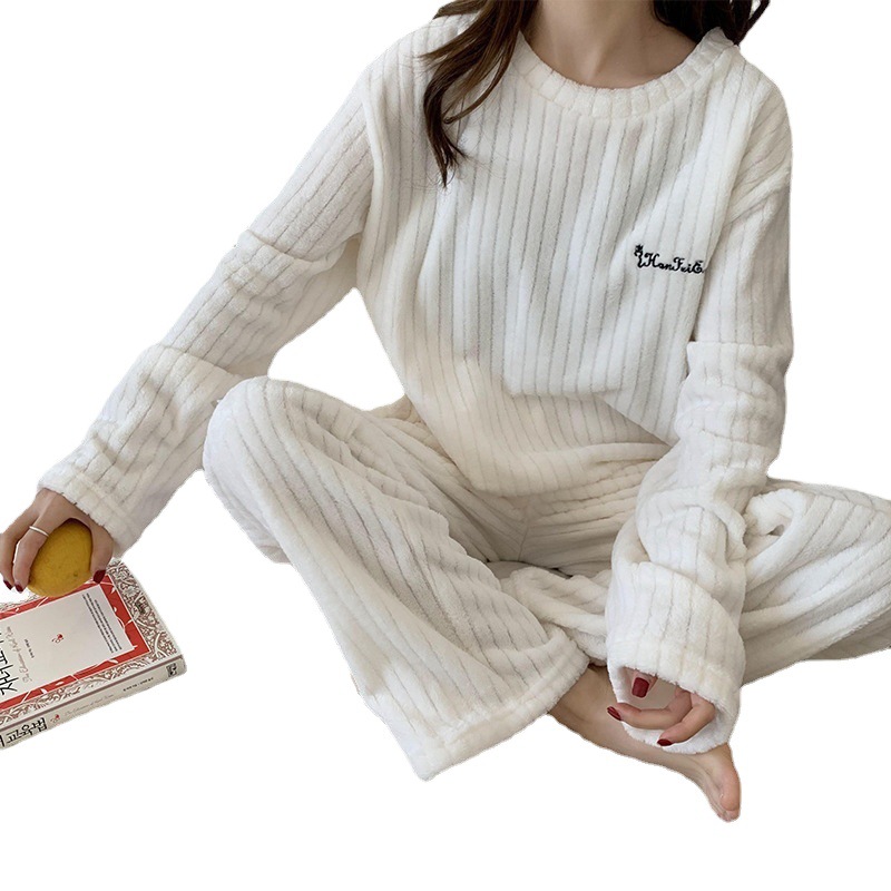 2025 Autumn/Winter New Moon City Warm Casual Homewear Pajamas Internet Celebrity Coral Fleece Thickened Warm Set