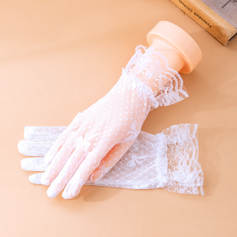 Picture of Summer New Korean Style Lace Sexy Sun Protection Jacquard Lace Cuff Anti-UV Split Finger Sweet Driving Gloves